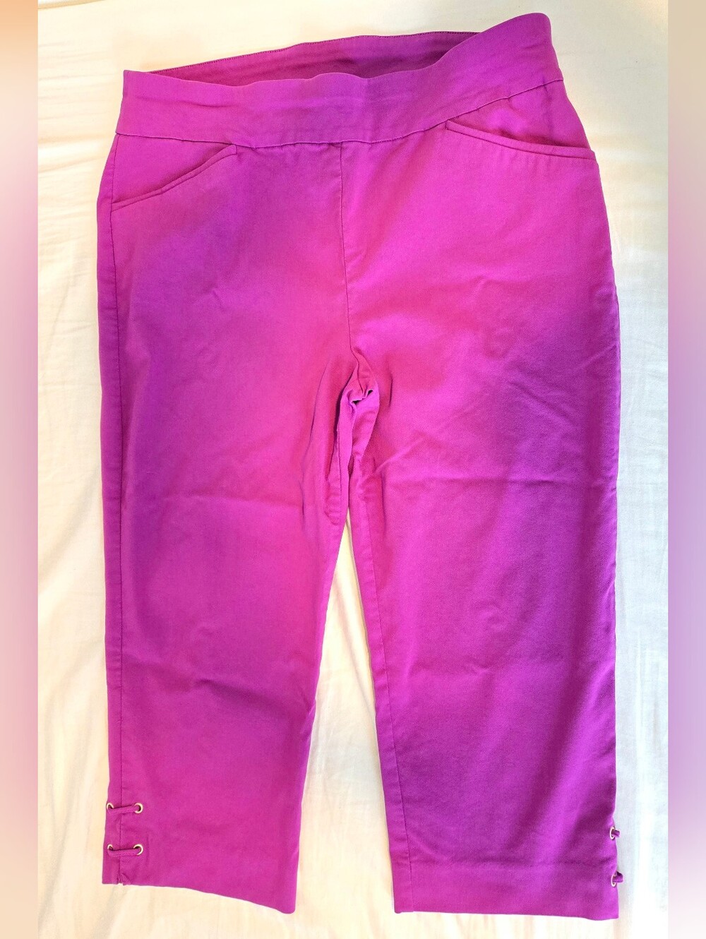 Chico's Orchid Perfect Stretch Capri Pants With Lace-Up Details In Size 2.5